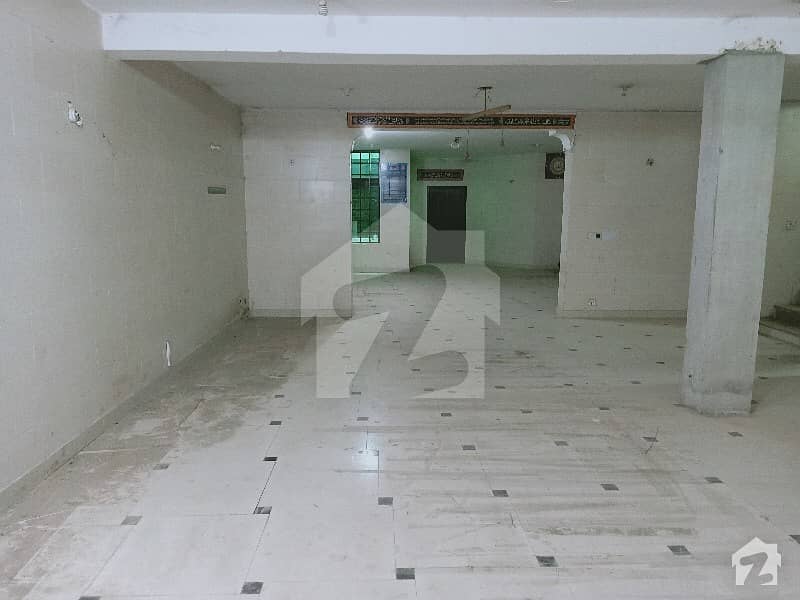 1 Kanal Beautiful Single Storey House With Basement Hall For Office Use Near Emporium Mall
