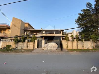 جیل روڈ لاہور میں 5 کمروں کا 1 کنال مکان 7.2 کروڑ میں برائے فروخت۔