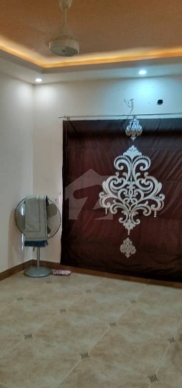 خدا بخش کالونی کینٹ لاہور میں 3 کمروں کا 5 مرلہ مکان 45 ہزار میں کرایہ پر دستیاب ہے۔