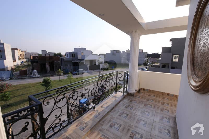 House Of 4500  Square Feet Available In Raiwind Road