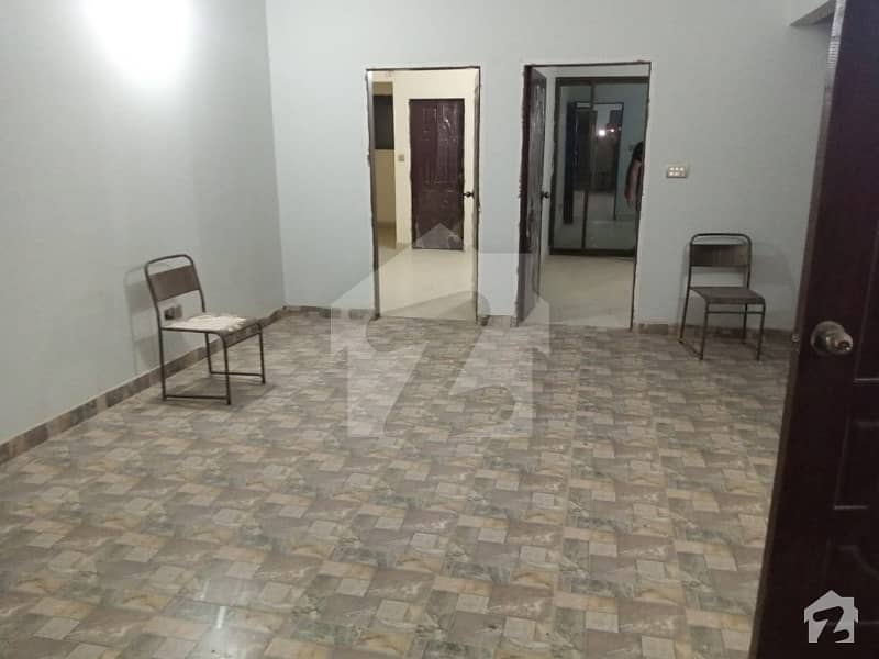 گزری روڈ کراچی میں 2 کمروں کا 5 مرلہ فلیٹ 70 لاکھ میں برائے فروخت۔