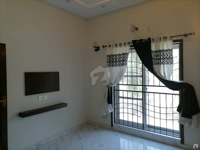 Prominently-Located Flat Available In Izmir Town For Rent
