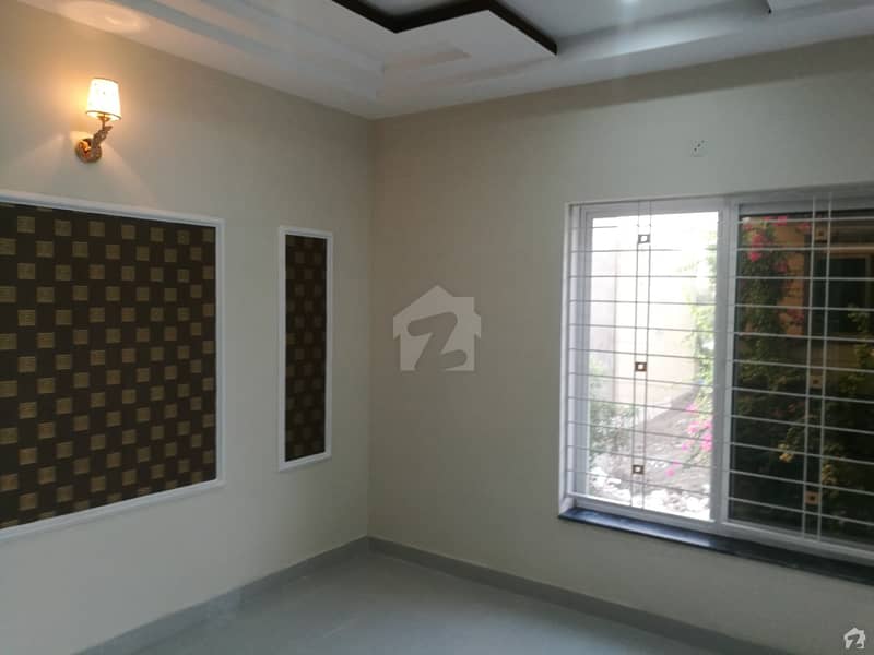 ایڈن بولیوارڈ ہاؤسنگ سکیم کالج روڈ لاہور میں 5 کمروں کا 5 مرلہ مکان 1.4 کروڑ میں برائے فروخت۔