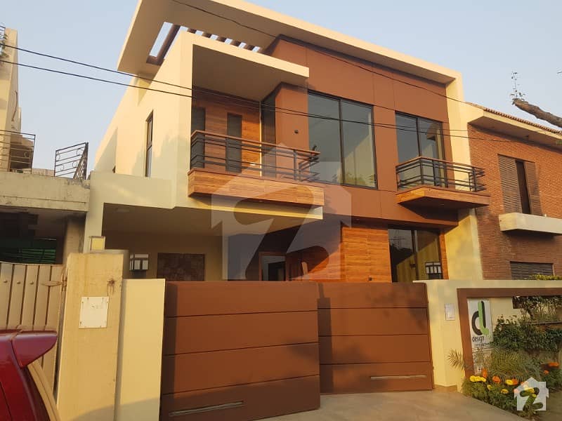 10 Marla Brand New Luxury Bungalow For Sale At Prime Location