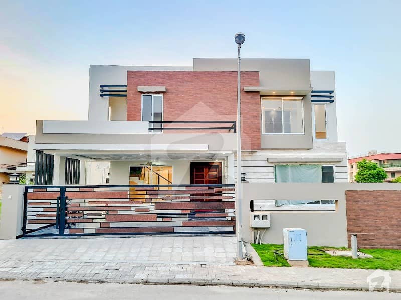One kanal Elegant Home Available For Sale