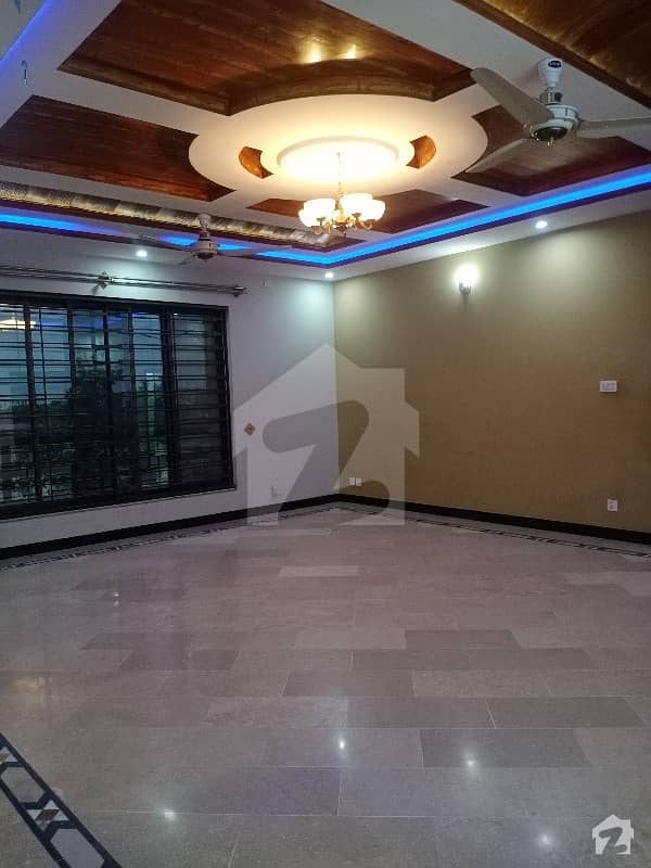 2475  Square Feet House In G-16/4 For Rent At Good Location