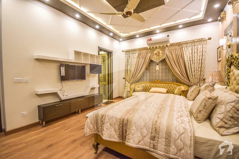 ڈی ایچ اے فیز 8 ڈیفنس (ڈی ایچ اے) لاہور میں 5 کمروں کا 1 کنال مکان 4.5 کروڑ میں برائے فروخت۔