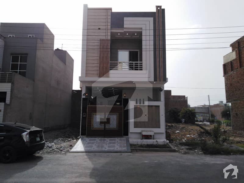اسماعیل ویلی فیصل آباد میں 3 کمروں کا 4 مرلہ مکان 95 لاکھ میں برائے فروخت۔
