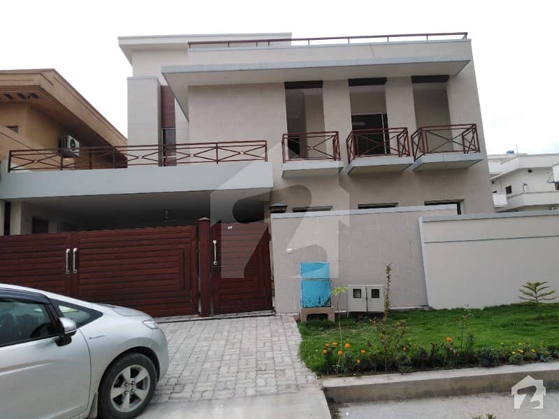 1 Kanal Triple Storey Owner Built House For Sale In E-11 Multi Professional
