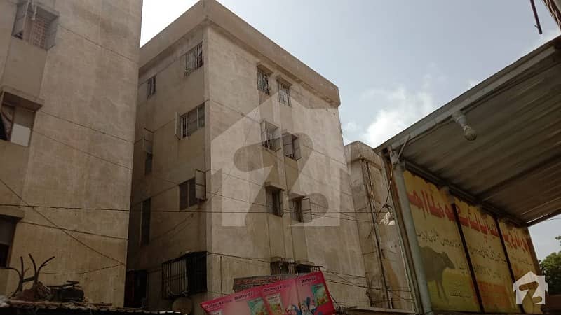 یونیورسٹی روڈ کراچی میں 2 کمروں کا 4 مرلہ فلیٹ 38 لاکھ میں برائے فروخت۔