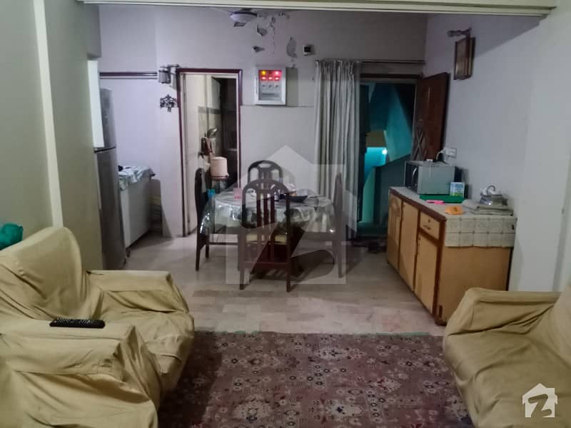 5 Rooms 3 Side Corner Flat For Sale In Nagan Chowrangi 52 Lacs With Roof