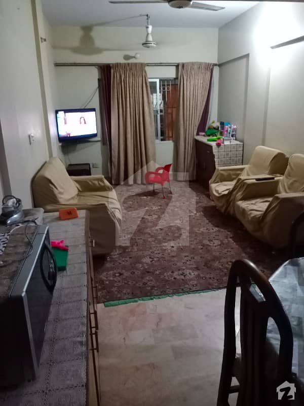 5 Rooms, "3 "side Corner Flat For Sale In Nagan Chowrangi 52 Lacs With Roof
