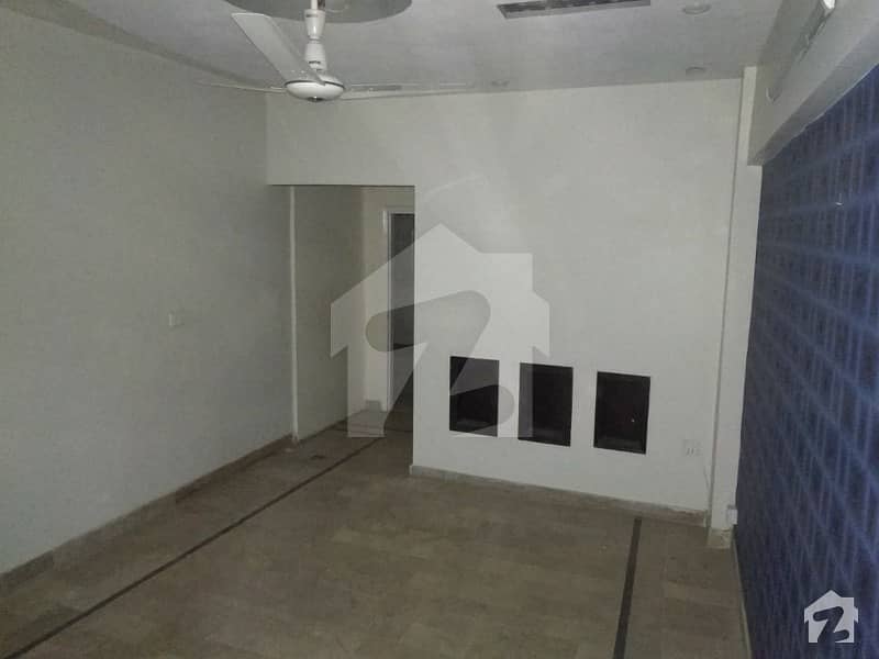 240 Sq,yard , 3 Bed Drawing / Dining , Ground-floor Portion , Yaseenabad Block-9