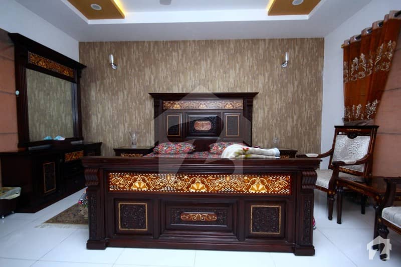 ڈی ایچ اے فیز 8 ڈیفنس (ڈی ایچ اے) لاہور میں 4 کمروں کا 10 مرلہ مکان 4 کروڑ میں برائے فروخت۔