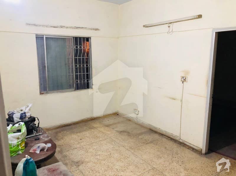 شادمان ٹاؤن - سیکٹر 14 / بی شادمان نارتھ ناظم آباد کراچی میں 2 کمروں کا 4 مرلہ فلیٹ 46 لاکھ میں برائے فروخت۔