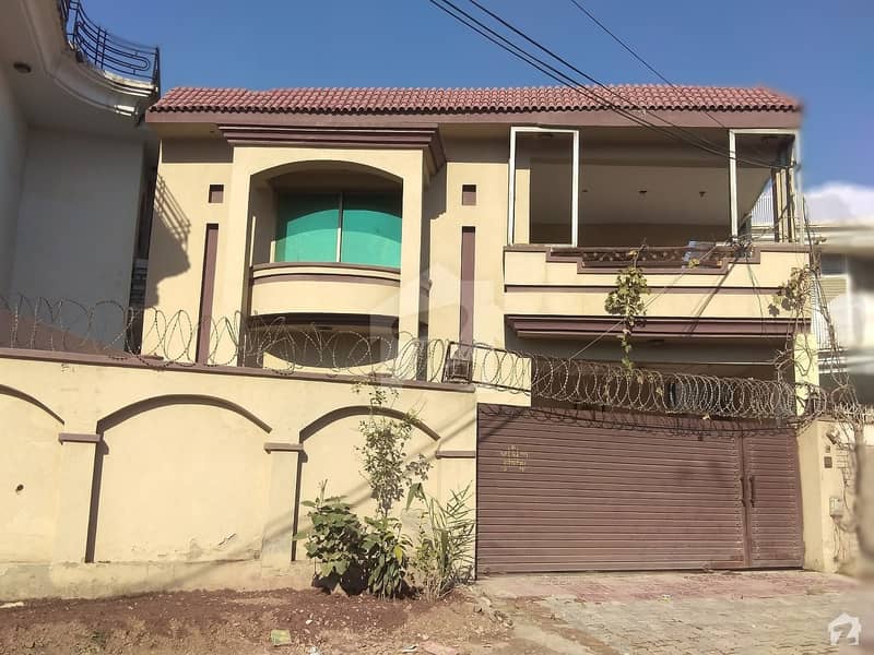 Perfect 10 Marla House In Caltex Road For Sale