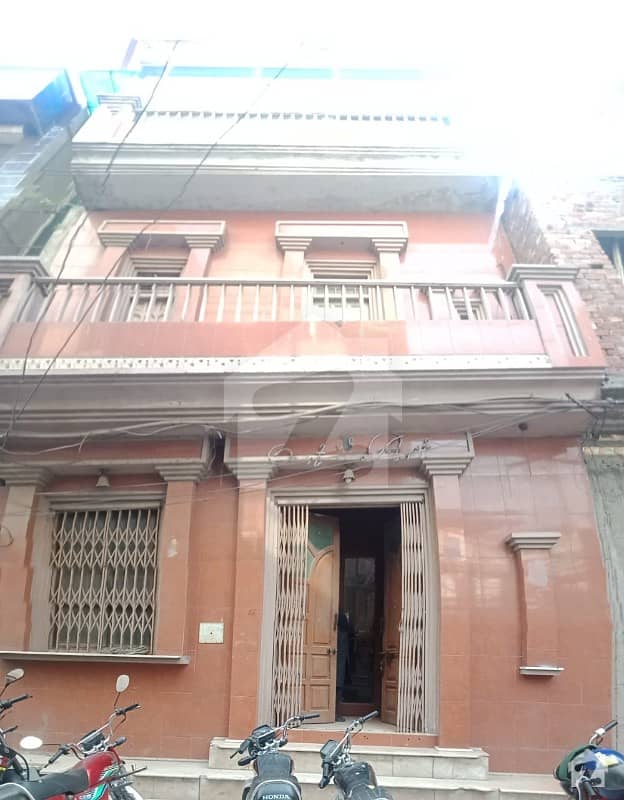 علا مہ اقبال روڈ لاہور میں 4 مرلہ عمارت 3.5 کروڑ میں برائے فروخت۔