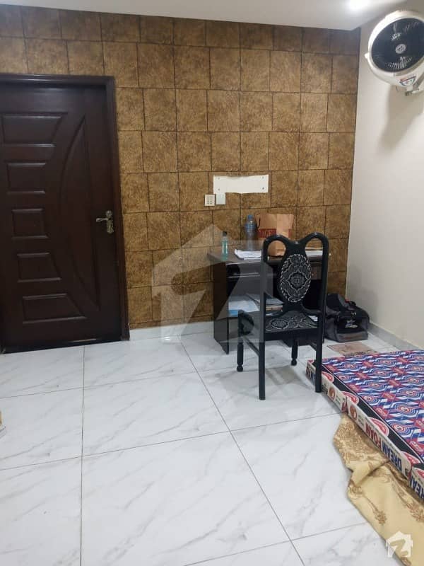 Paragon City 8 Marla Flat For Rent