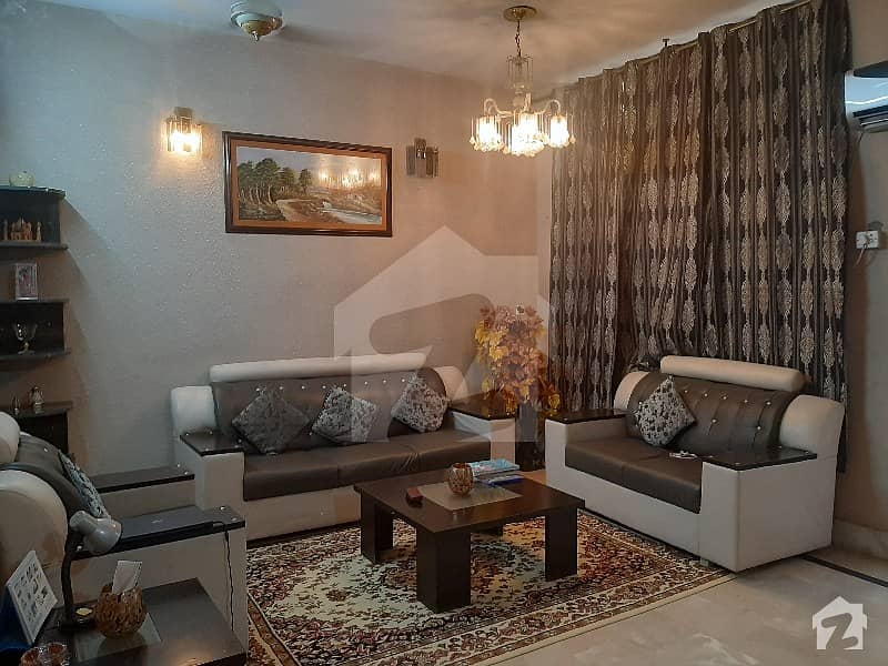 ماڈل کالونی لاہور میں 2 کمروں کا 5 مرلہ فلیٹ 26 ہزار میں کرایہ پر دستیاب ہے۔