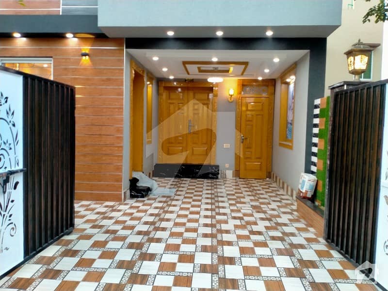 بحریہ ٹاؤن جناح بلاک بحریہ ٹاؤن سیکٹر ای بحریہ ٹاؤن لاہور میں 3 کمروں کا 5 مرلہ مکان 1.4 کروڑ میں برائے فروخت۔