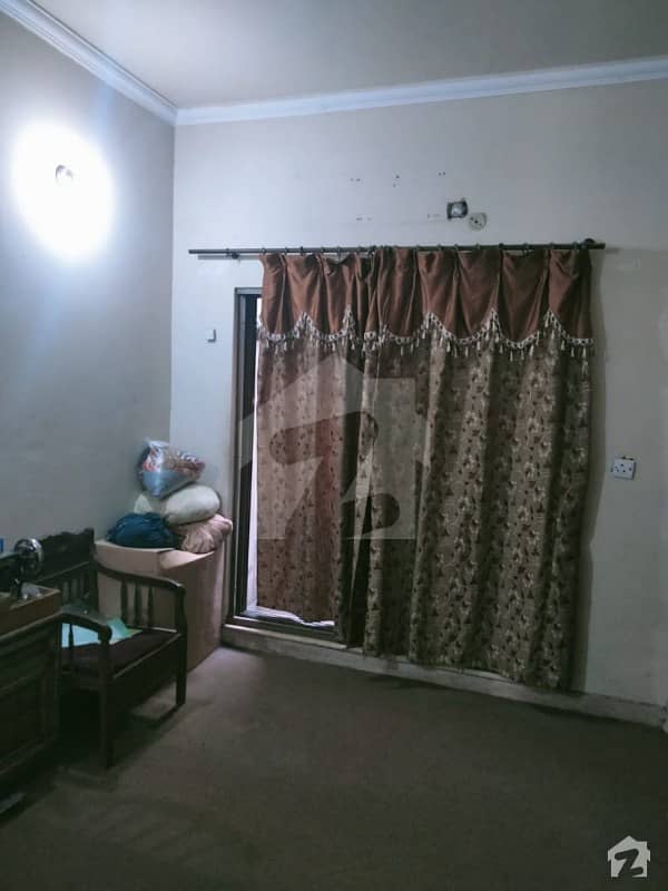 خیابانِ امین لاہور میں 2 کمروں کا 5 مرلہ زیریں پورشن 43 لاکھ میں برائے فروخت۔