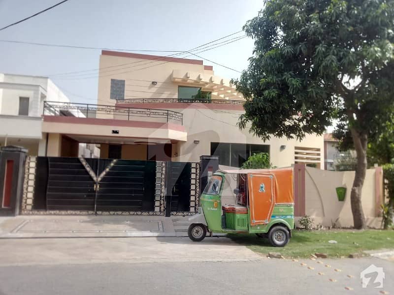 1 Kanal House For Sale In "z" Block, Dha Phase 3 Lahore. DHA Phase 3