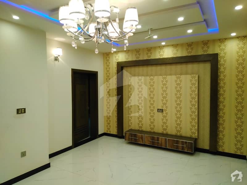 Gulberg House Sized 10.5 Marla For Sale