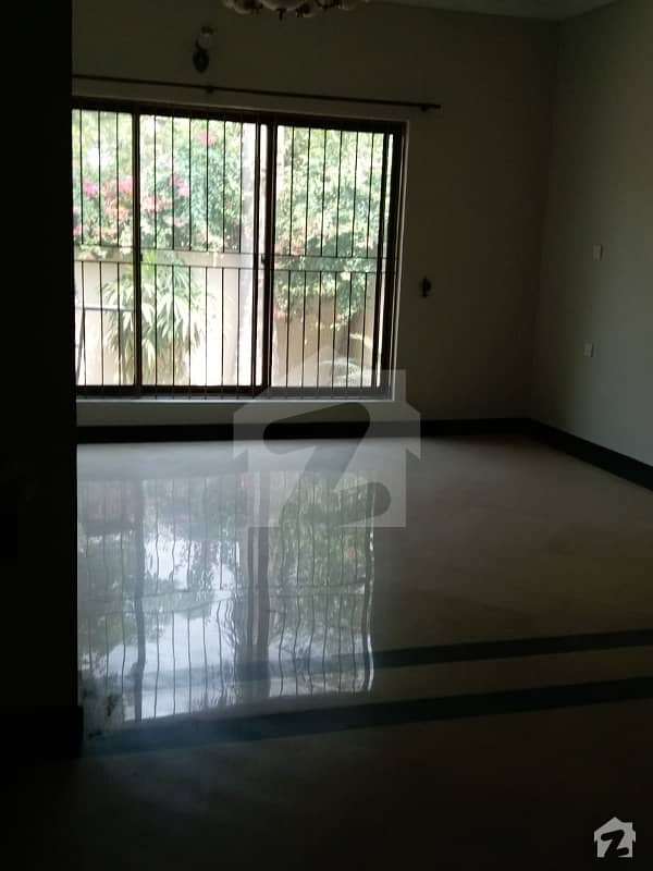 1 Kanal Residential House In A Block On Very Hot Location