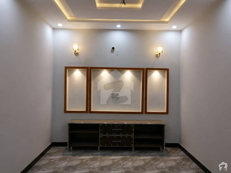 سکھ چین گارڈنز ۔ بلاک بی سکھ چین گارڈنز لاہور میں 6 کمروں کا 1 کنال مکان 4.92 کروڑ میں برائے فروخت۔