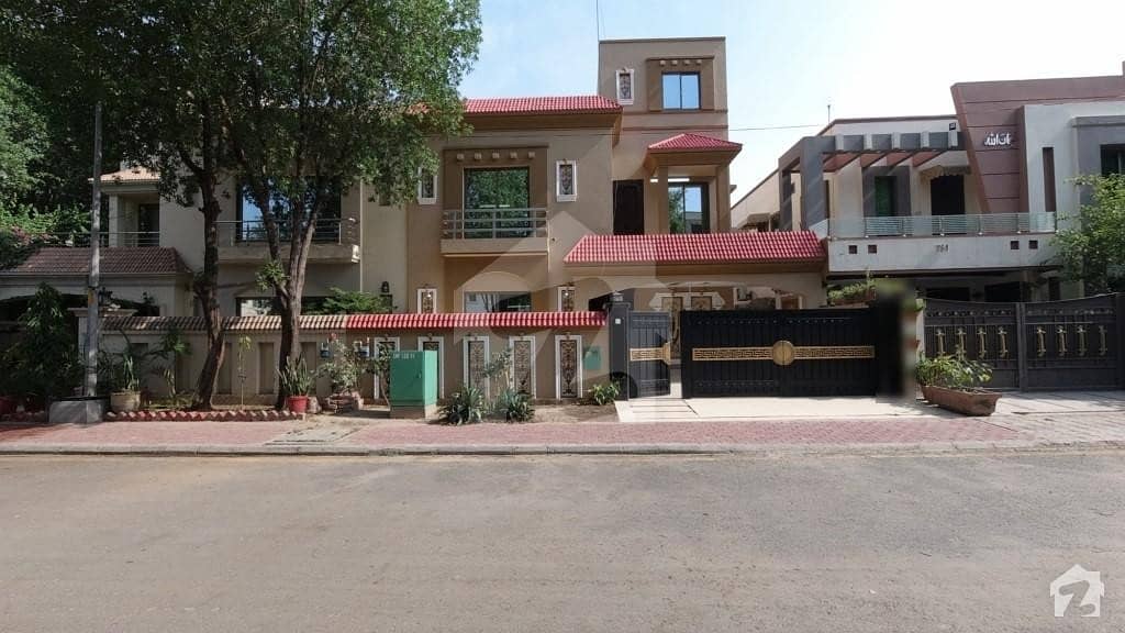 10 Marla House Available For Sale In Bahria Town