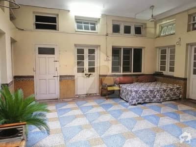چارسدہ روڈ پشاور میں 8 کمروں کا 11 مرلہ مکان 3 کروڑ میں برائے فروخت۔