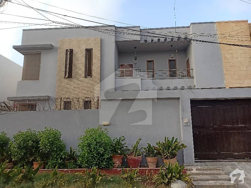 300 Yards  Slightly Used Bungalow In Phase 6