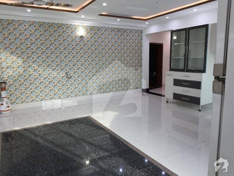 1 Kanal Upper Portion Available For Rent