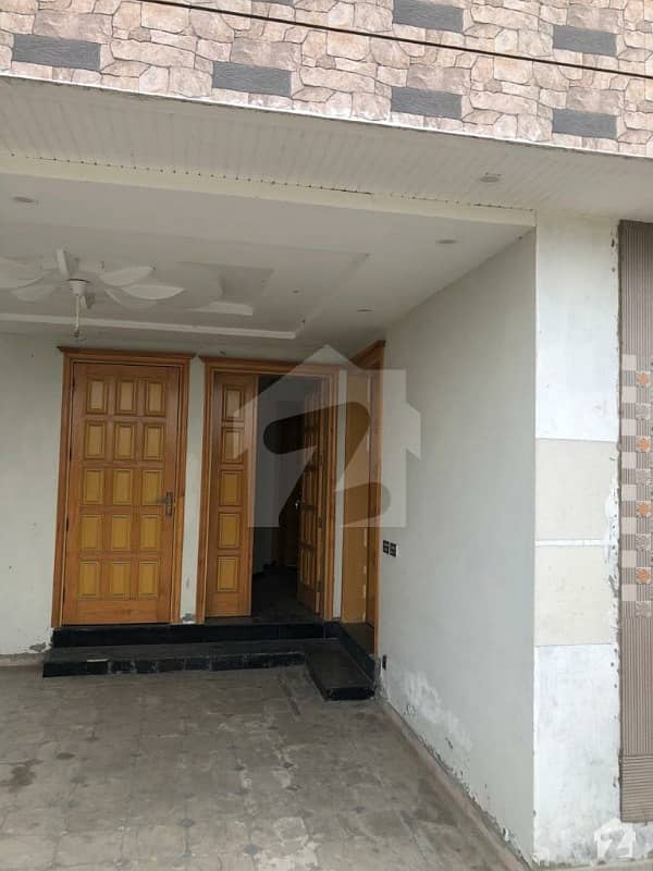 Upper Portion Of 2250  Square Feet In Paragon City For Rent