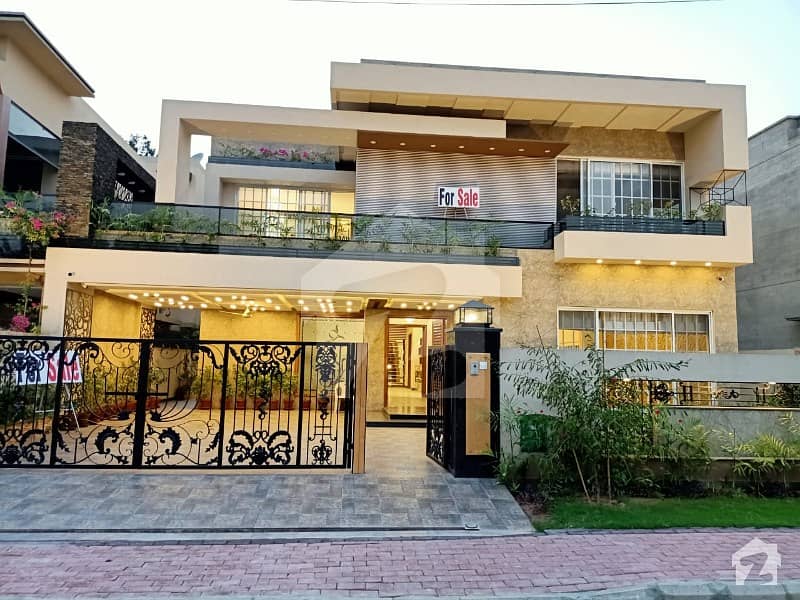 بحریہ ٹاؤن جاسمین بلاک بحریہ ٹاؤن سیکٹر سی بحریہ ٹاؤن لاہور میں 5 کمروں کا 1 کنال مکان 5.75 کروڑ میں برائے فروخت۔