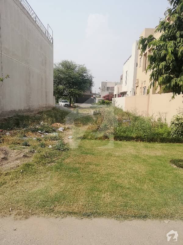 ڈی ایچ اے فیز 6 - بلاک ڈی فیز 6 ڈیفنس (ڈی ایچ اے) لاہور میں 7 مرلہ رہائشی پلاٹ 1.9 کروڑ میں برائے فروخت۔