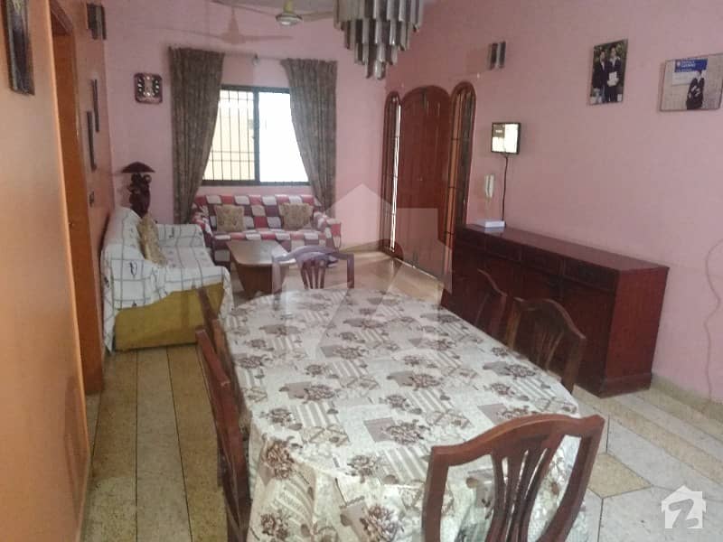 400 Yards Double Storey 8 Bed Drawing Lounge Well Maintain Bungalow