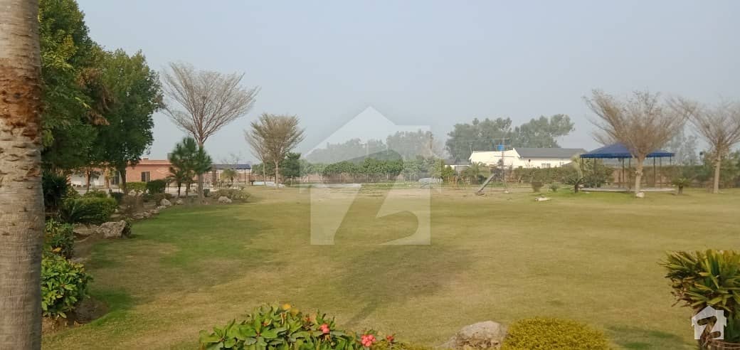 Ideal 4.4 Kanal Farm House Available In Cantt, Lahore