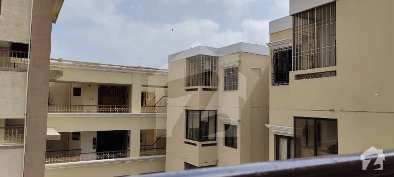 3 Bed Room Apartment For Sale in Crystal Hills