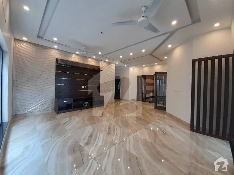 100% Original Add 1 Kanal Upper Portion Is Available For Rent in phase 2 Near to Park , Market's And Mosque