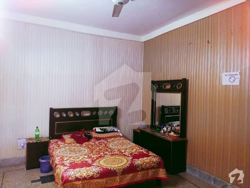 7 Marla Lower Portion Available For Rent In Madina Town Y Block