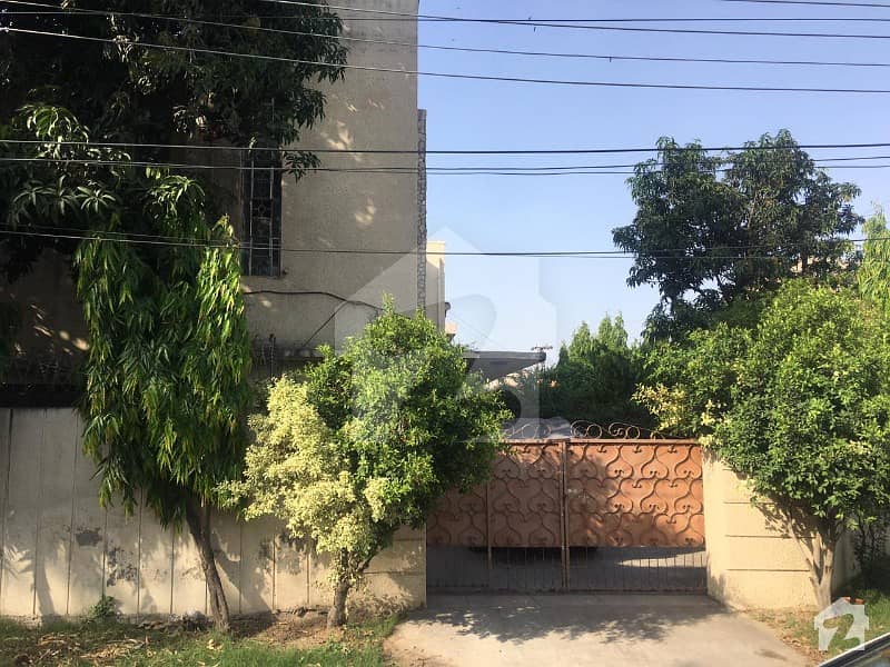 1 Kanal 14 Marla Old Double Story Corner House for Sale in Muslim Town Lahore at Prime Location