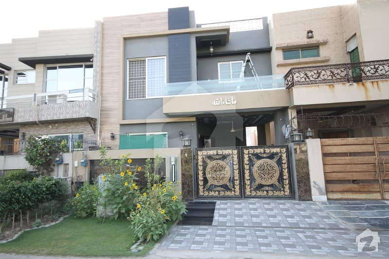 ڈی ایچ اے فیز 5 - بلاک ڈی فیز 5 ڈیفنس (ڈی ایچ اے) لاہور میں 4 کمروں کا 6 مرلہ مکان 2.5 کروڑ میں برائے فروخت۔