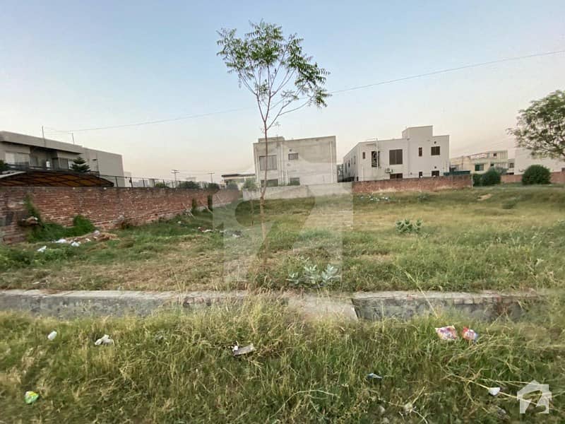 01 KANAL RESIDENTIAL PLOT NEAR PARK FOR SALE