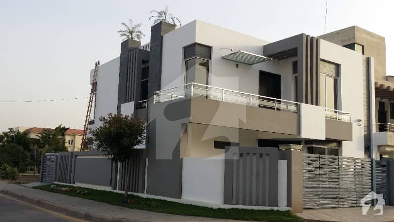 12 Marla Corner 2 Side Open Luxurious House In Bahria Town Lahore