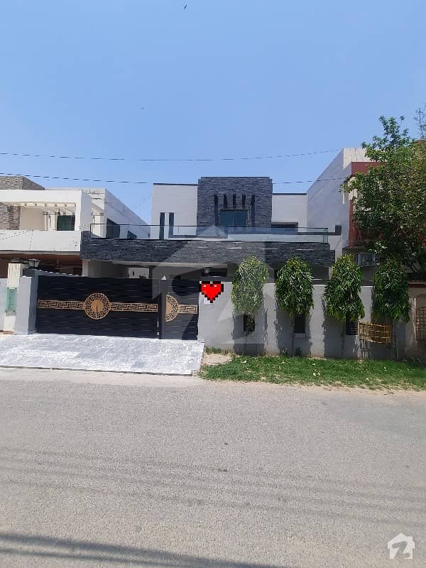 10 Marla Slightly Used Bungalow Ideal Location Punjab Cooperative Housing Society