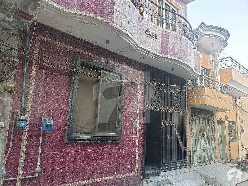 شالیمار ٹاؤن لاہور میں 2 کمروں کا 5 مرلہ مکان 20 ہزار میں کرایہ پر دستیاب ہے۔