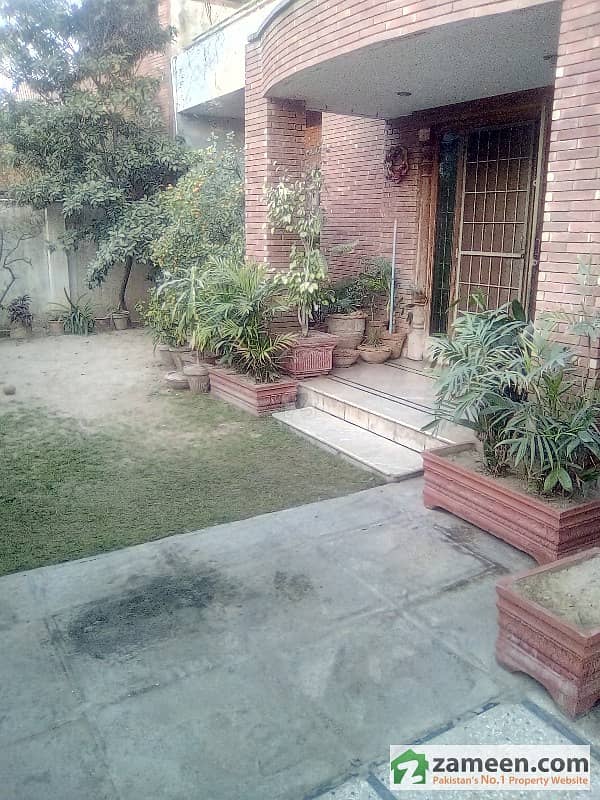 Punjab Pgechs Phase 1 Kanal Owner Built Beautiful House At Main Blvd