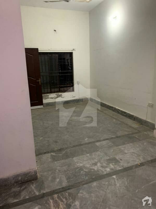 Fair-Priced 900  Square Feet House Available In Johar Town