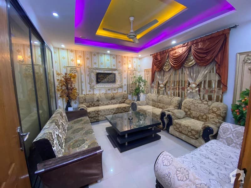 بحریہ ٹاؤن سیکٹر B بحریہ ٹاؤن لاہور میں 5 کمروں کا 10 مرلہ مکان 2.3 کروڑ میں برائے فروخت۔